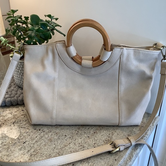 Anthropologie Handbags - Anthropologie “Amalia” Cream Handbag with Wooden Handles